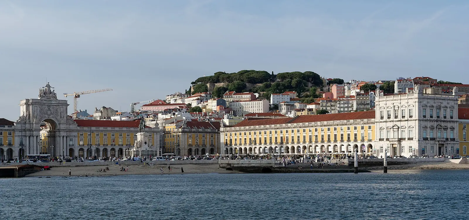 Is Lissabon veilig? Het Praça do Comércio in Lissabon gezien vanaf de Taag