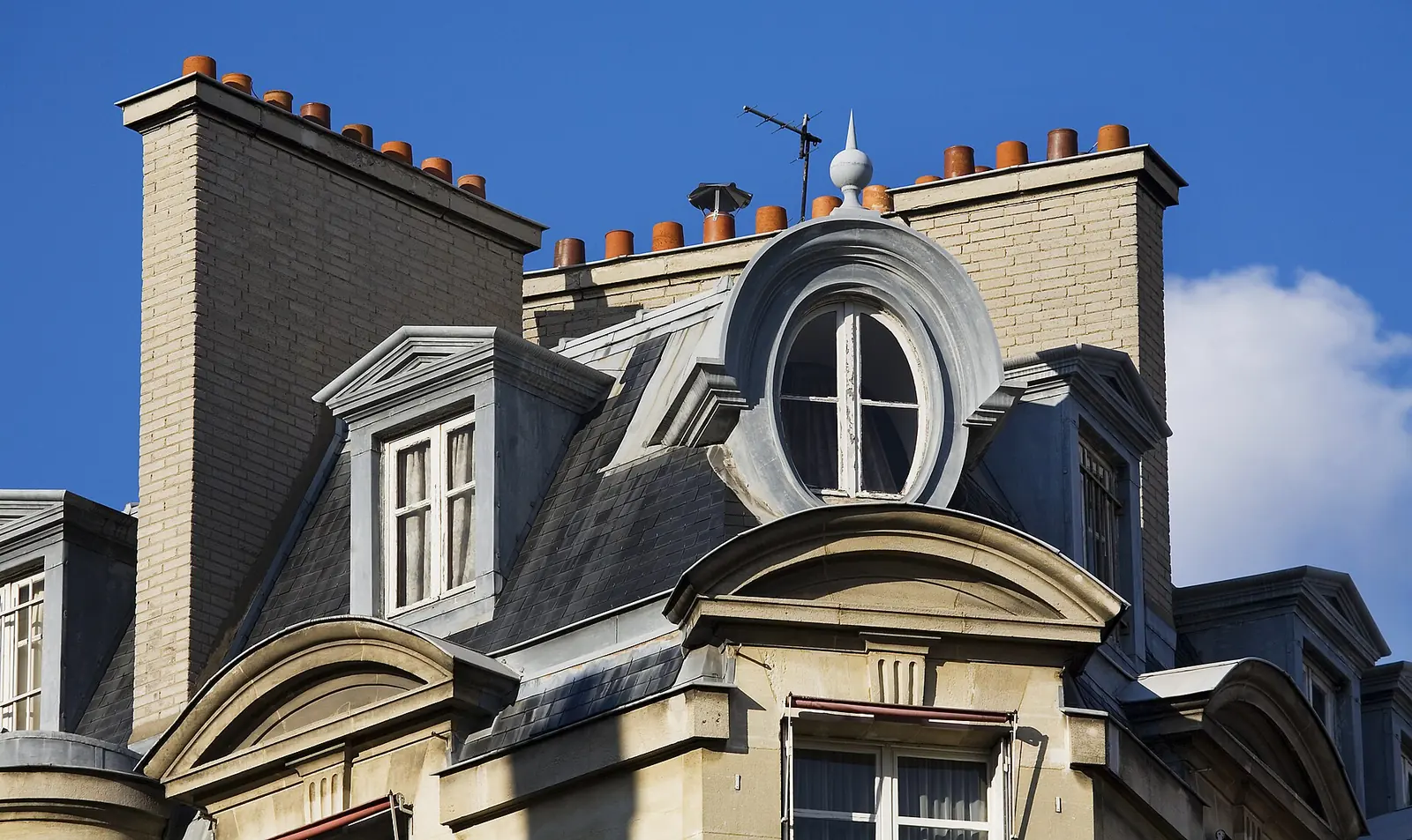 Is Parijs veilig? Uitzicht over de daken van Parijs richting de Eiffeltoren
