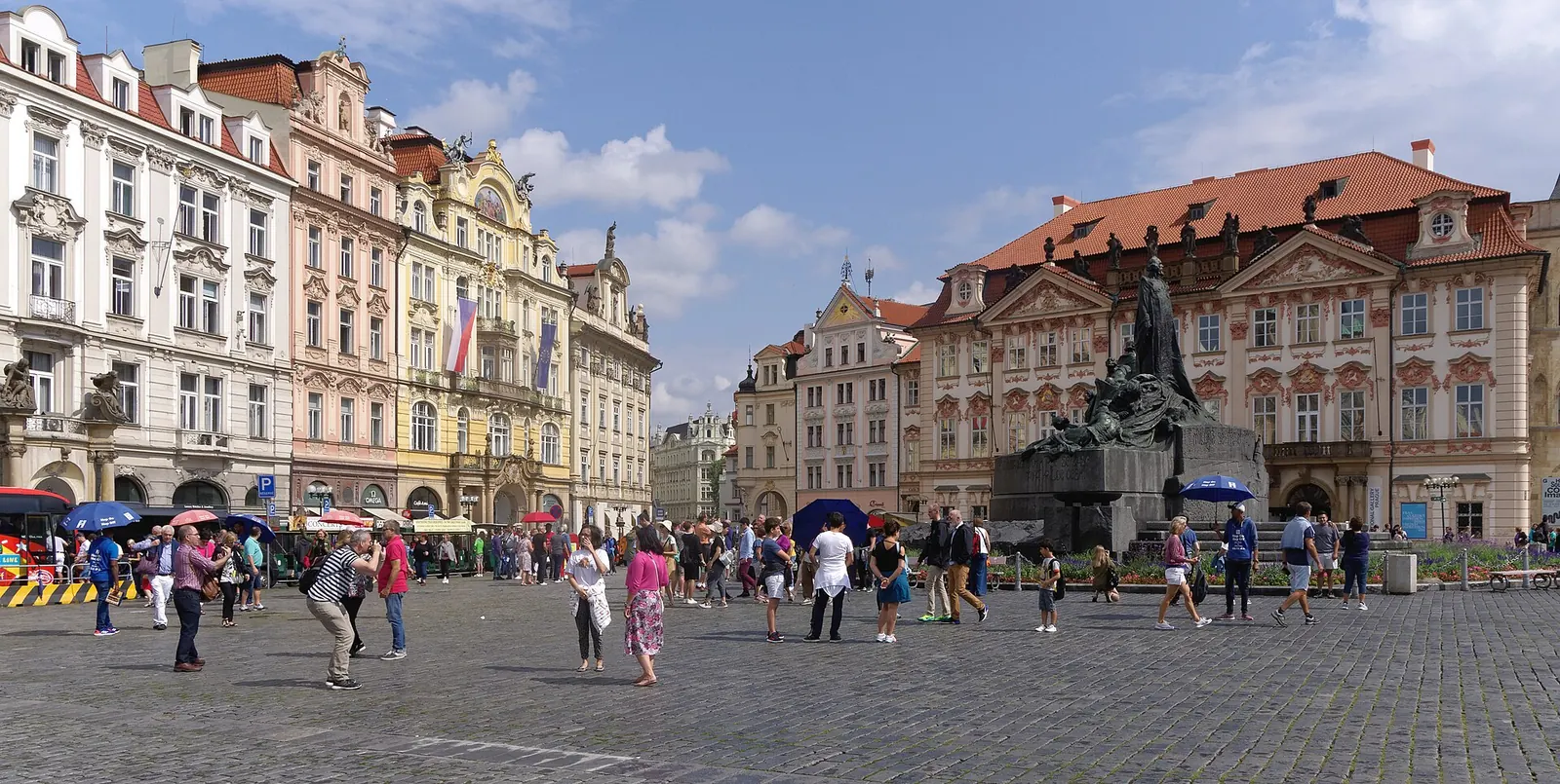Is Praag veilig? Het Oudestadsplein in Praag met de Týnkerk