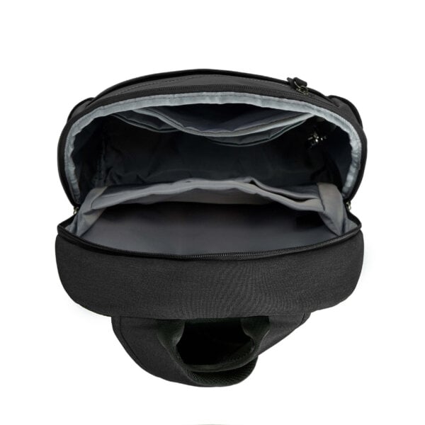 Binnenkant van de Travelon Metro Backpack met de vakindeling
