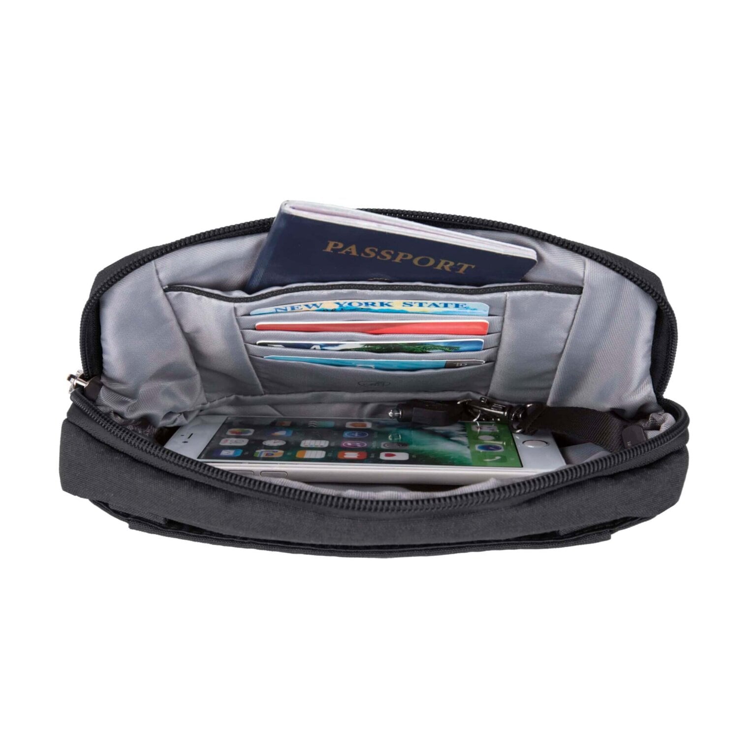 Travelon Metro Convertible Crossbody open met paspoort en pasjes