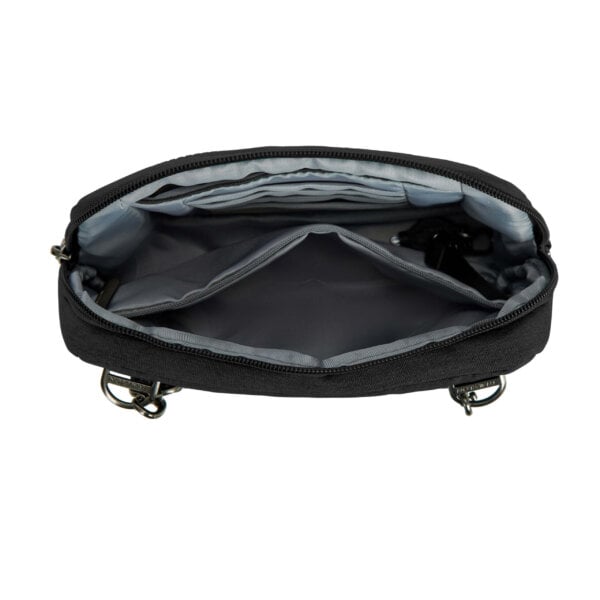 Binnenkant van de Travelon Metro Convertible Crossbody Tas met de vakindeling