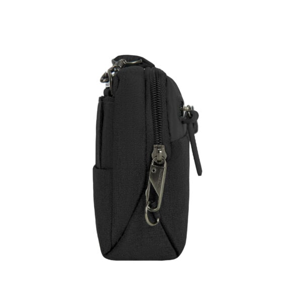 Zijkant van de Travelon Metro Convertible Crossbody Tas in zwart (2)