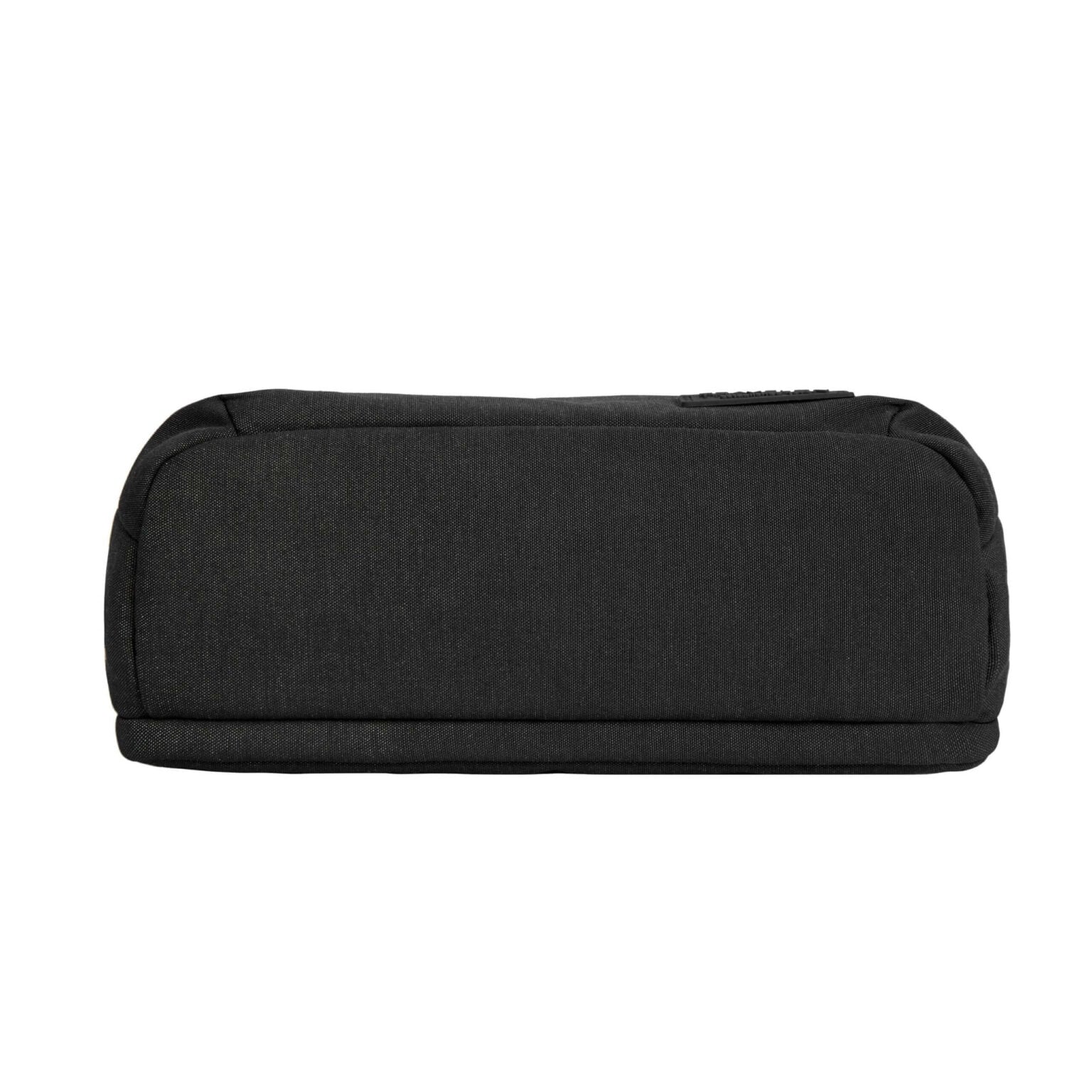Travelon Metro Dome Crossbody in zwart, onderkant