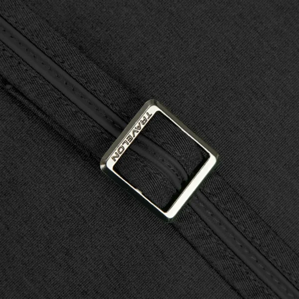 Detail van de snijbestendige schouderband van de Travelon Metro S Crossbody Tas