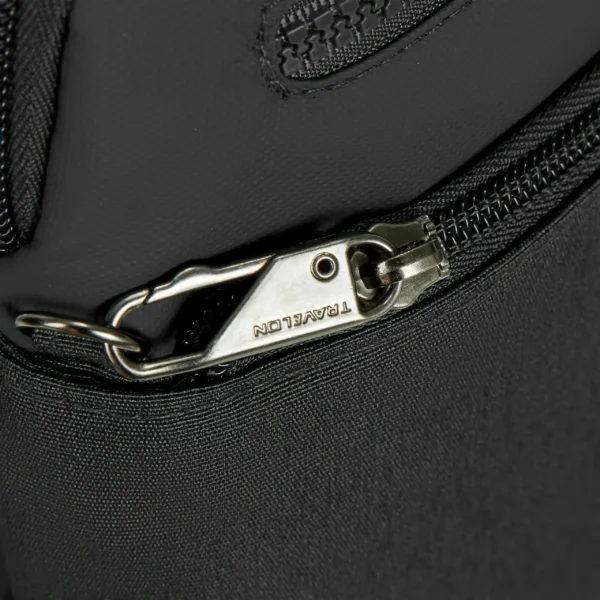 Detail van de vergrendelbare ritsen op de Travelon Metro S Crossbody Tas (2)