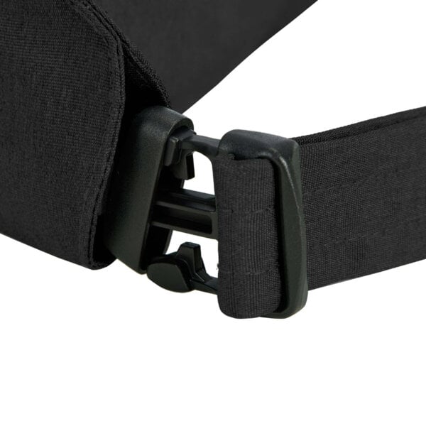 Detail van de gesp van de heupband van de Travelon Metro Waistpack