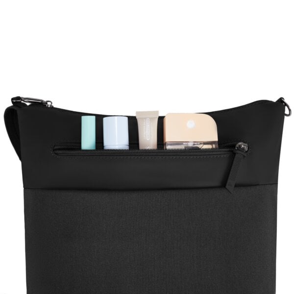 Voorvak van de Travelon Metro Crossbody M met cosmetica