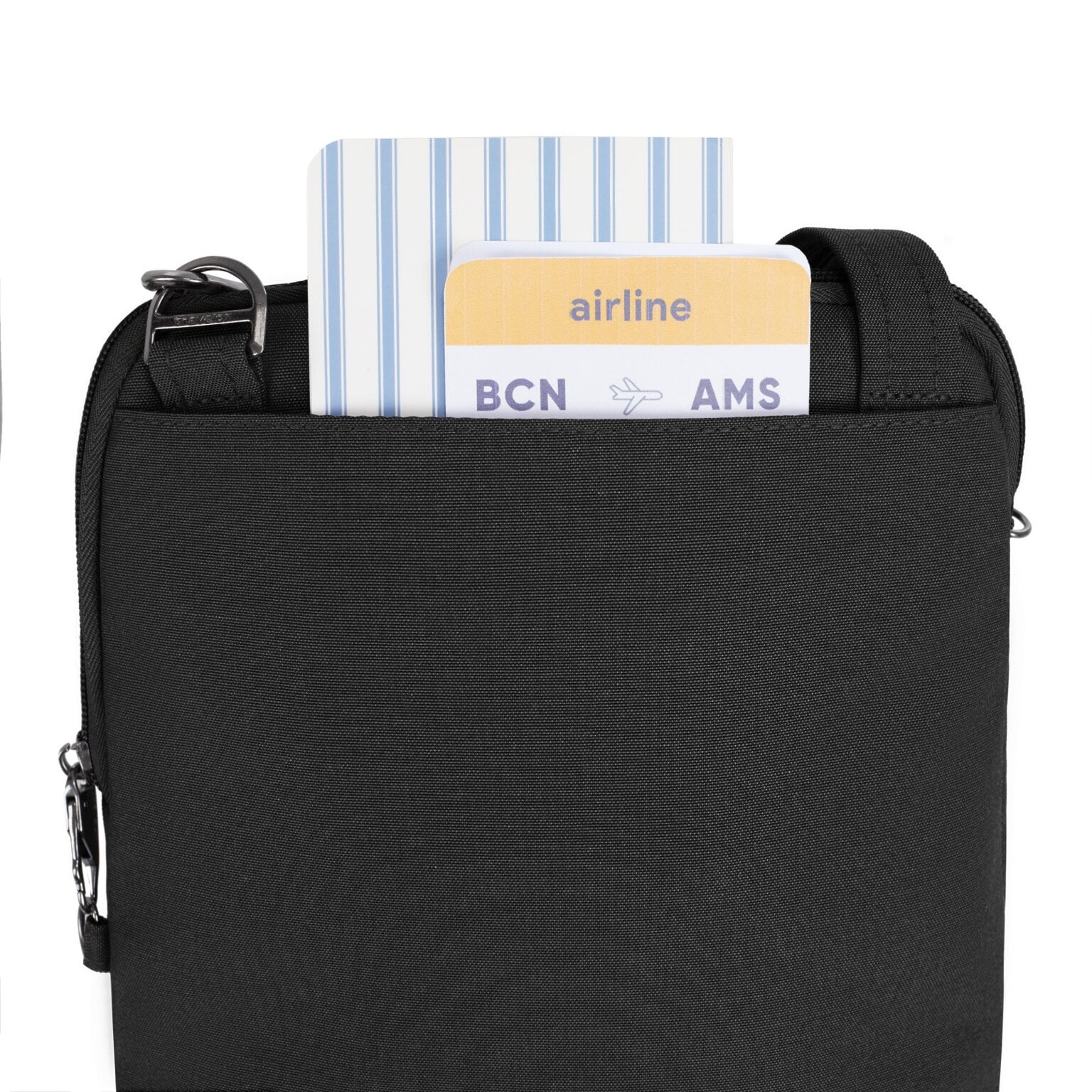 Instapkaart in het achtervak van de Travelon Metro Crossbody S