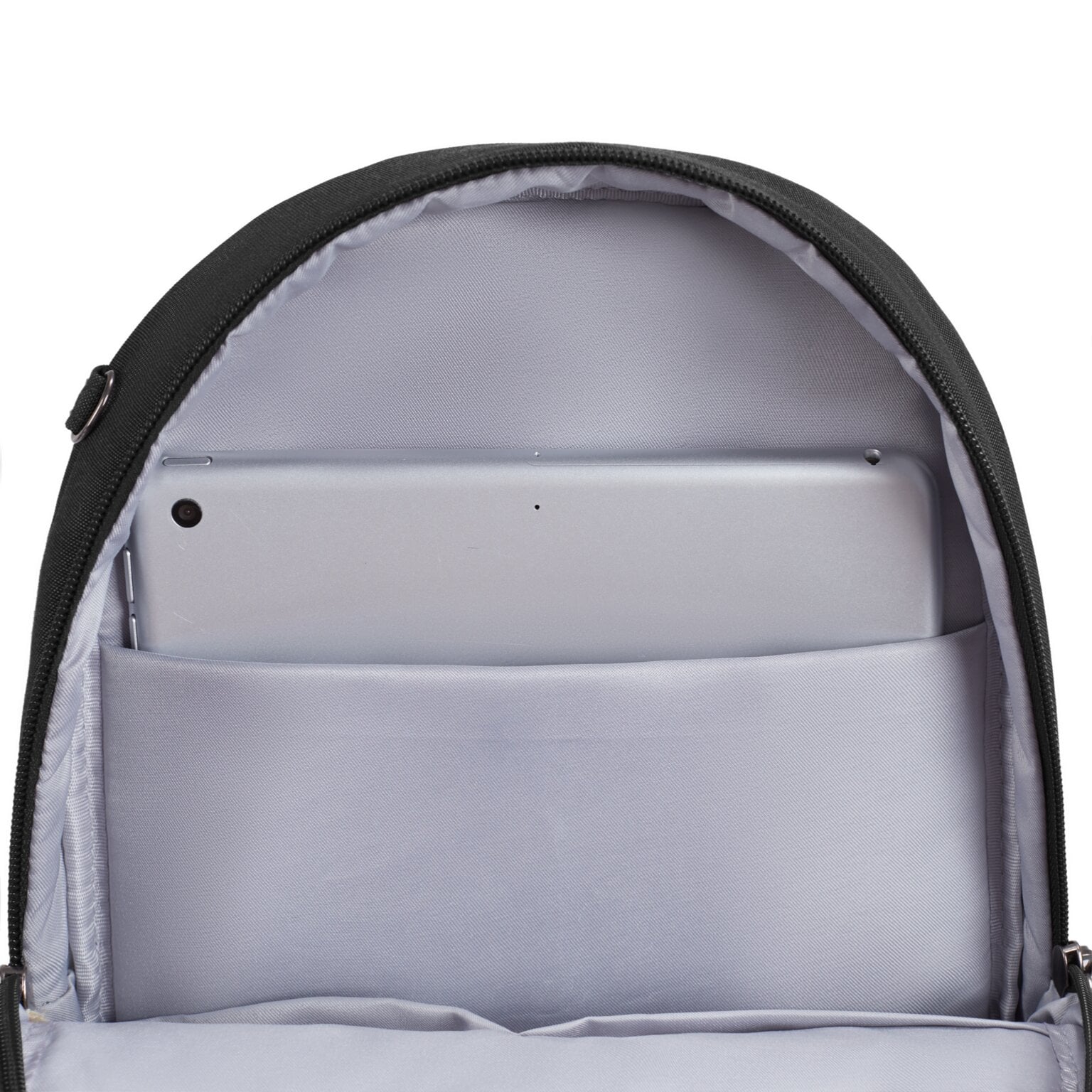 Tabletvak in het hoofdvak van de Travelon Metro Sling Bag