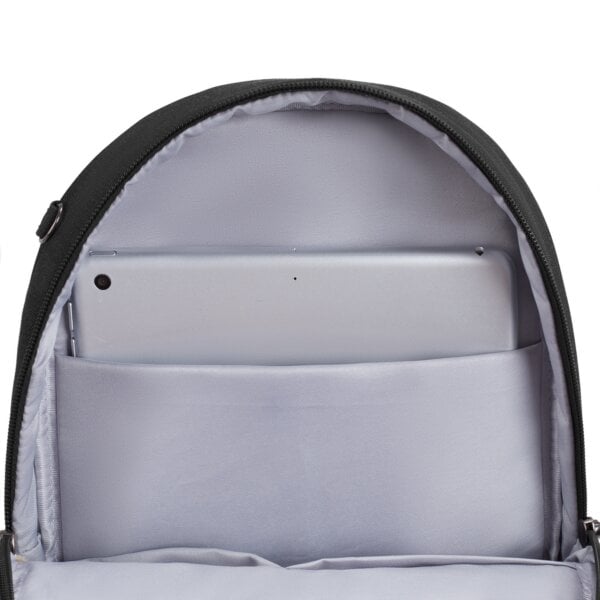 Tabletvak in het hoofdvak van de Travelon Metro Sling Bag