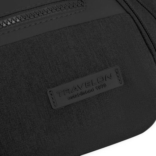 Detail van het Travelon-label op de Metro Waistpack