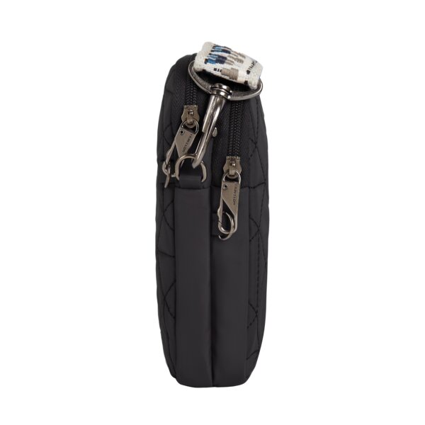Zijkant van de Travelon Boho telefoon crossbody in zwart