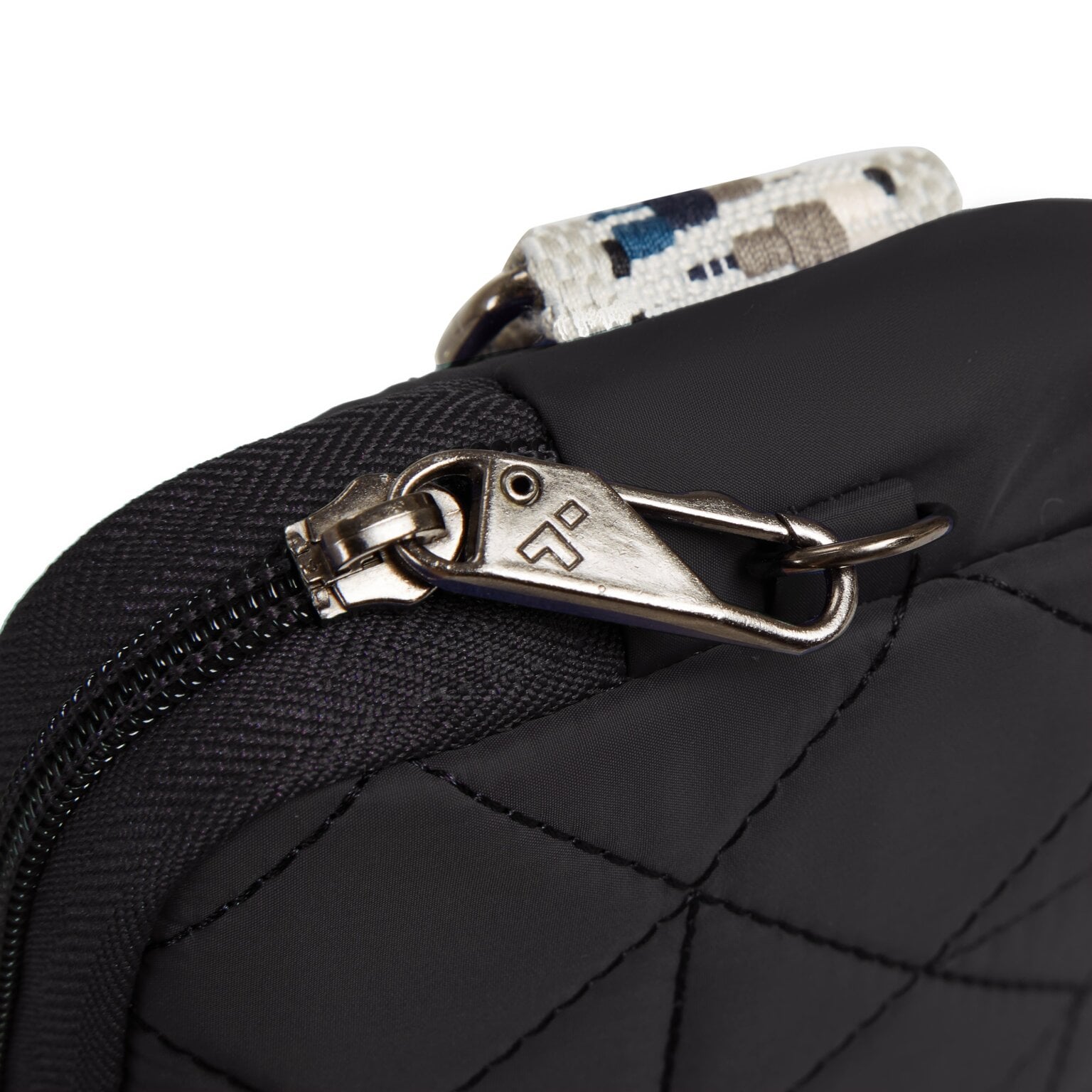 Vergrendelbare ritstrekker van de Travelon Boho telefoon sling in zwart