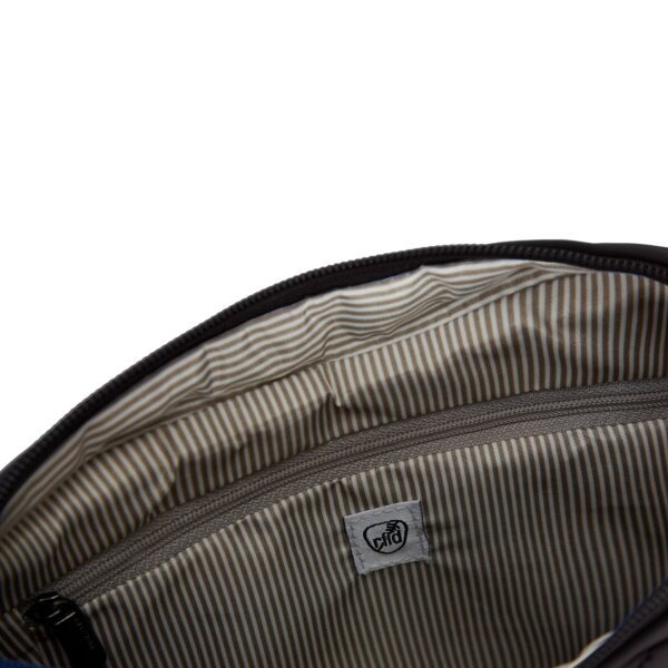 RFID-beschermd ritsvak binnenin de Travelon Boho Crescent crossbody in zwart