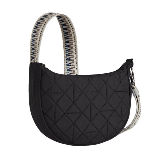Vooraanzicht van de Travelon Boho Crescent crossbody in zwart