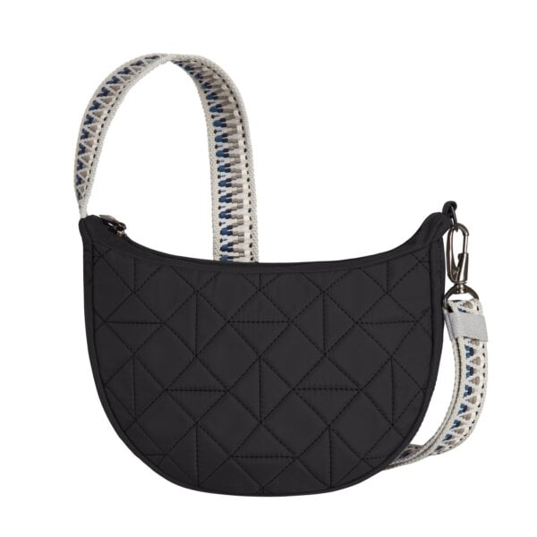 Vooraanzicht van de Travelon Boho Crescent crossbody in zwart