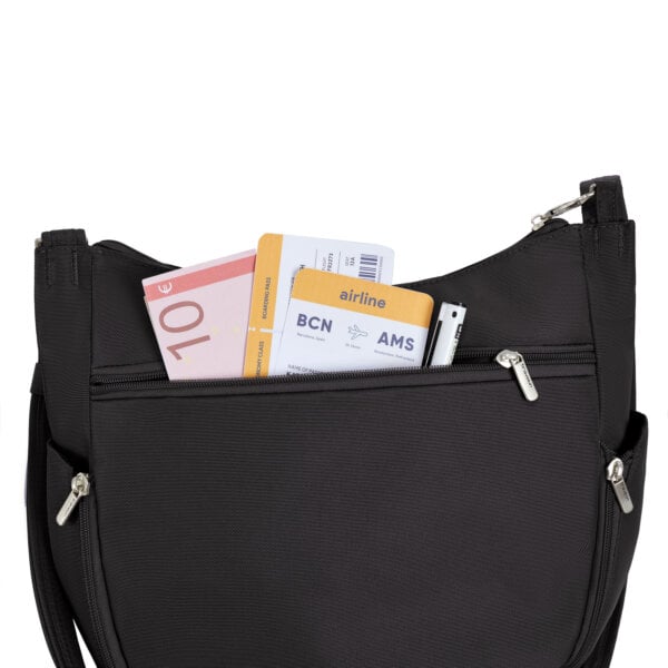 Achtervak van de Travelon Classic bucket bag in zwart met geld en instapkaarten