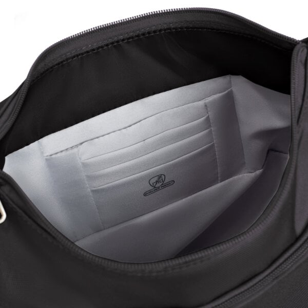 RFID-beschermd binnenvak van de Travelon Classic bucket bag in zwart