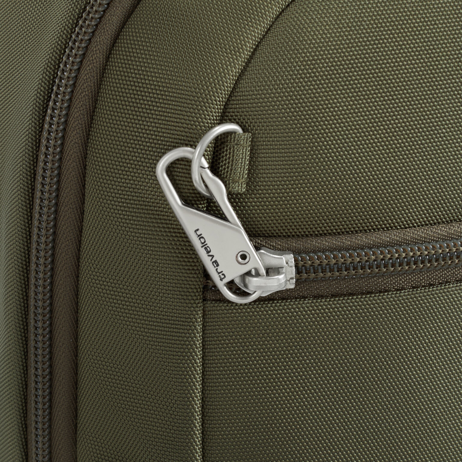 Vergrendelbare ritstrekkers van de Travelon Classic convertible rugzak en sling in olijfgroen