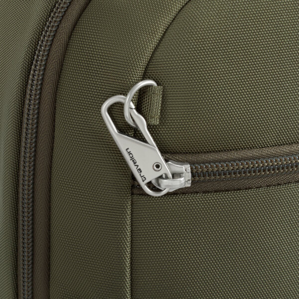 Vergrendelbare ritstrekkers van de Travelon Classic convertible rugzak en sling in olijfgroen