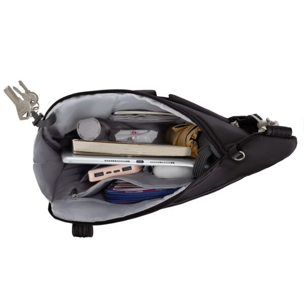 Hoofdvak van de Travelon Classic grote crossbody tas in zwart met tablet, sleutels en verzorgingsspullen