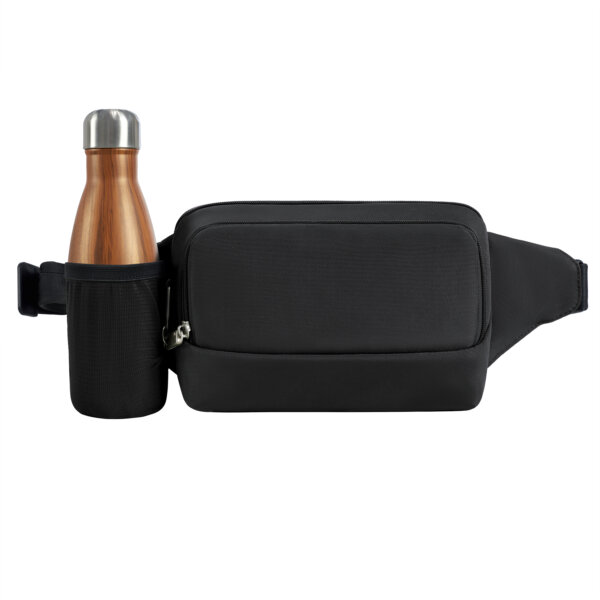 De Travelon Classic heuptas in zwart met een drinkfles in het elastische zijtasje