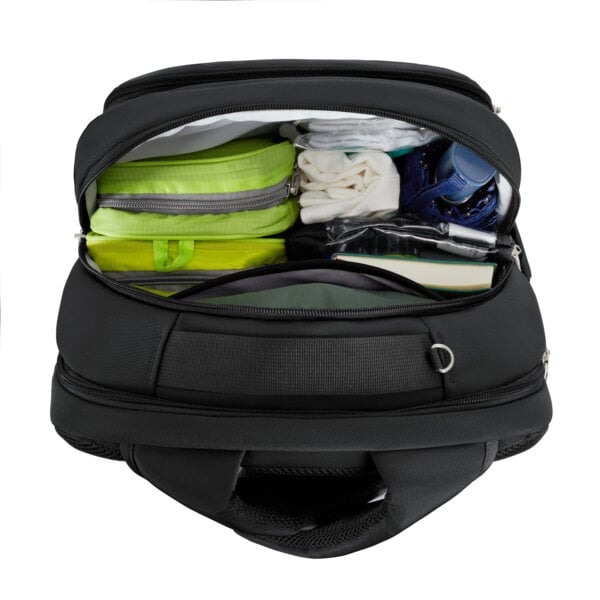 Hoofdvak van de Travelon Classic Journeys rugzak in zwart met packing cubes en toiletspullen