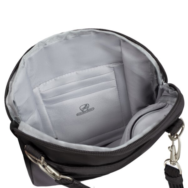 RFID-beschermd binnenvak van de Travelon Classic kleine crossbody of heuptas in zwart
