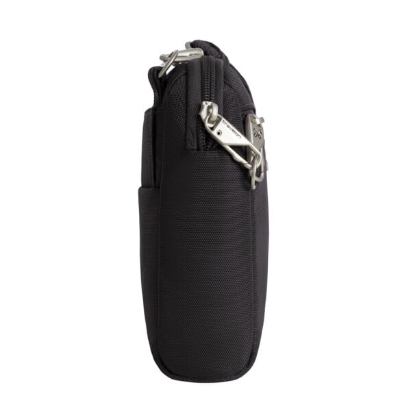 Zijkant van de Travelon Classic kleine crossbody of heuptas in zwart