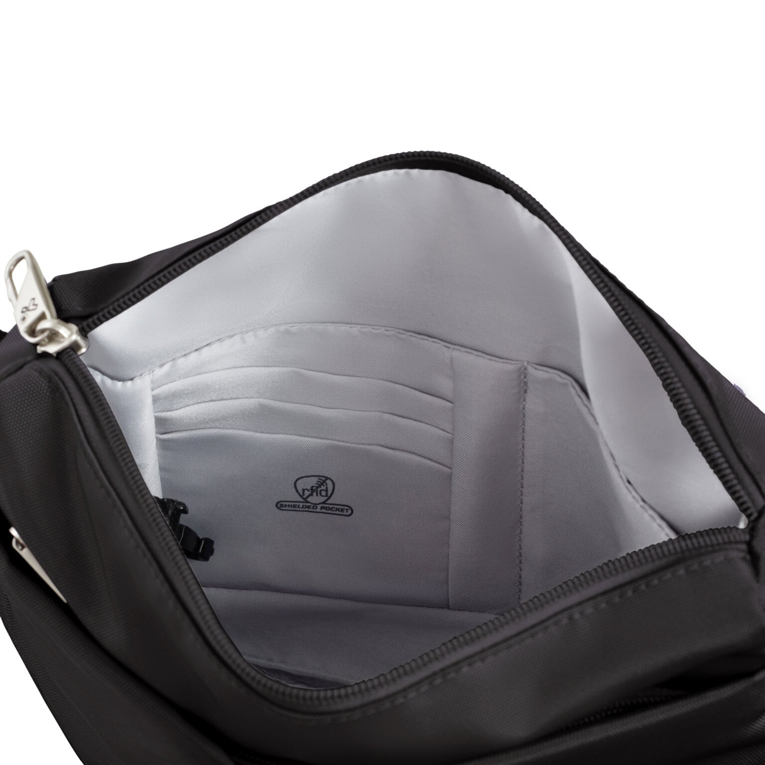 RFID-beschermd binnenvak van de Travelon Classic kleine crossbody tas in zwart