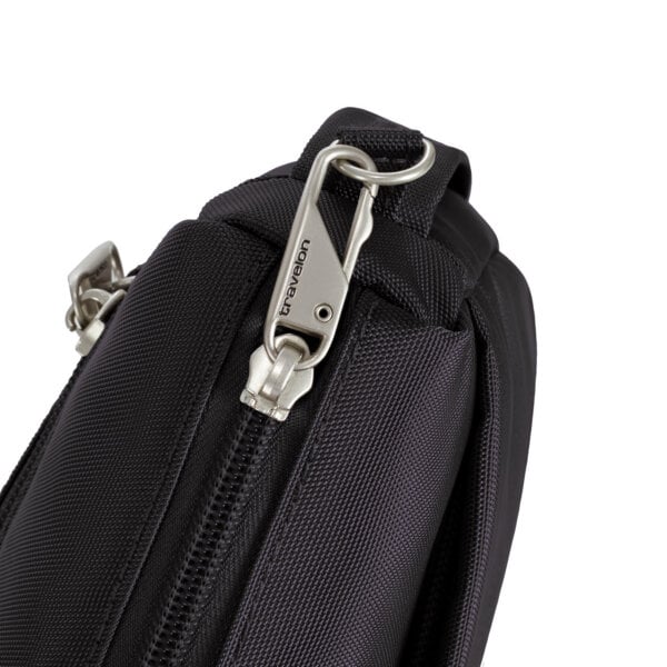 Vergrendelbare ritstrekkers van de Travelon Classic kleine crossbody tas in zwart