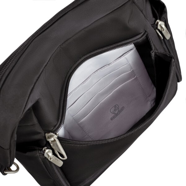 Binnenvak met rits van de Travelon Classic messenger tas in zwart