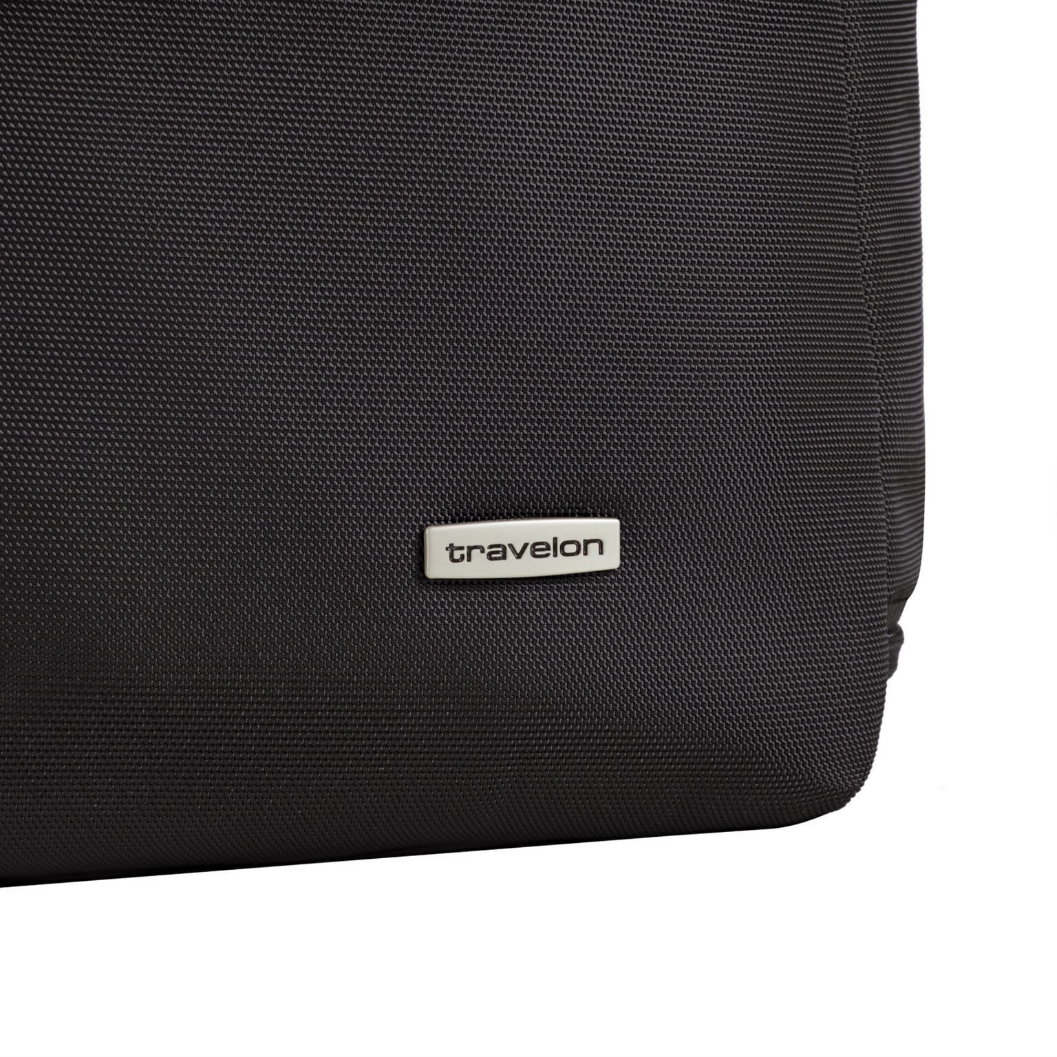 Travelon-logo op de Travelon Classic messenger tas in zwart