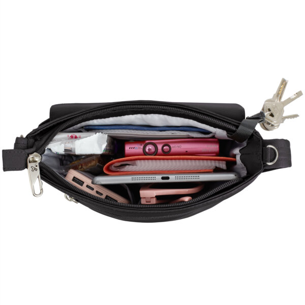 Hoofdvak van de Travelon Classic mini schoudertas in zwart met tablet, oortjes en telefoon