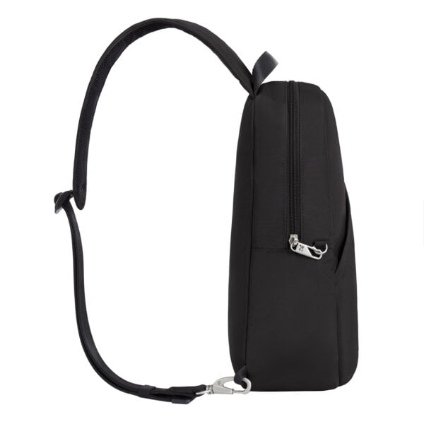 Zijkant van de Travelon Classic sling tas in zwart met de volledige band