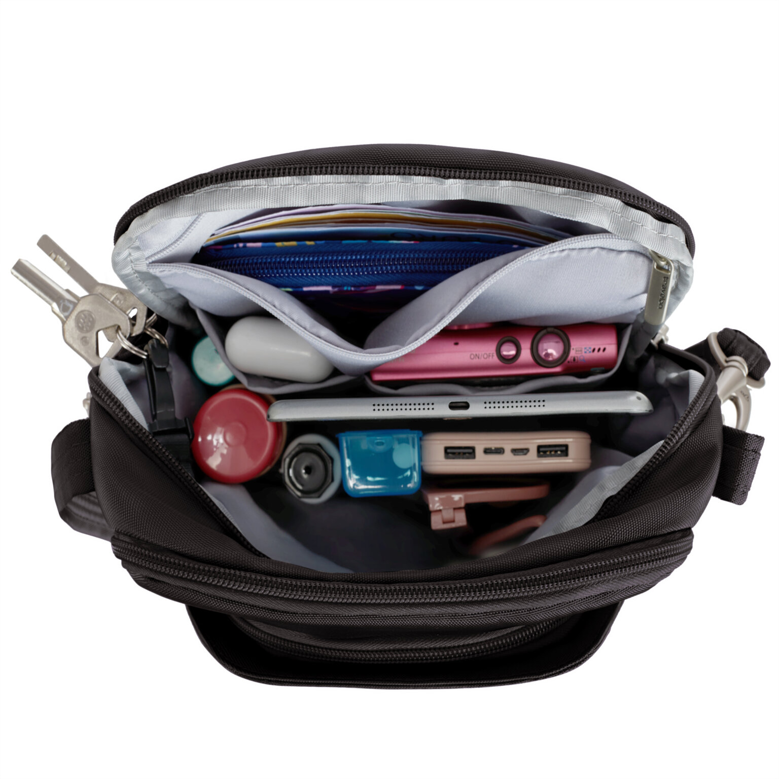 Hoofdvak van de Travelon Classic travel bag in zwart met sleutels, make-up en telefoon