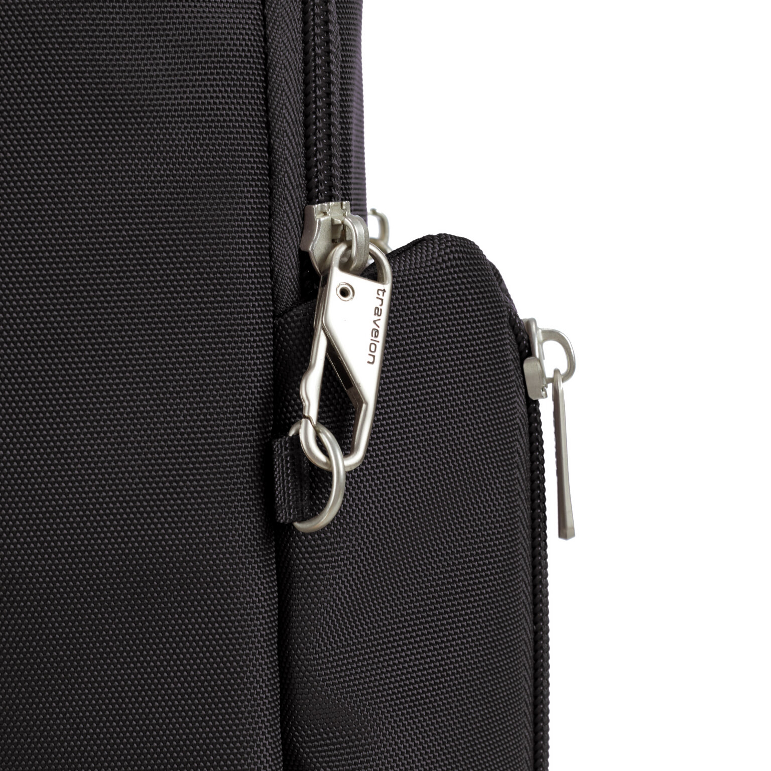 Vergrendelbare ritstrekkers van de Travelon Classic travel bag in zwart