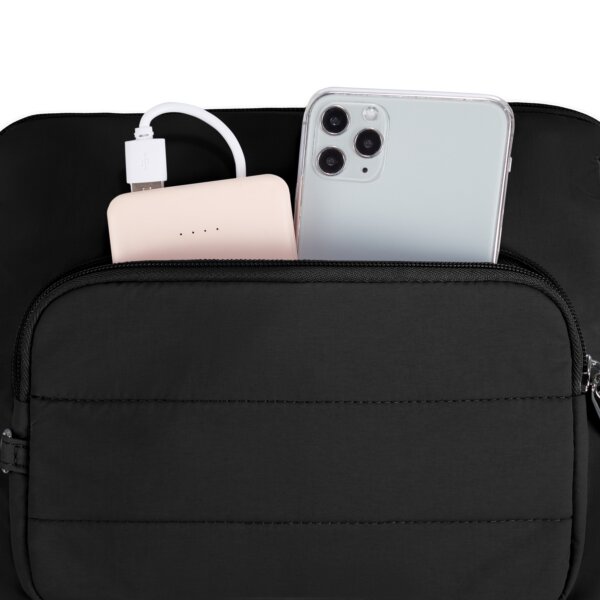 Achtervak van de Travelon Roam brede crossbody tas in zwart met telefoon en powerbank