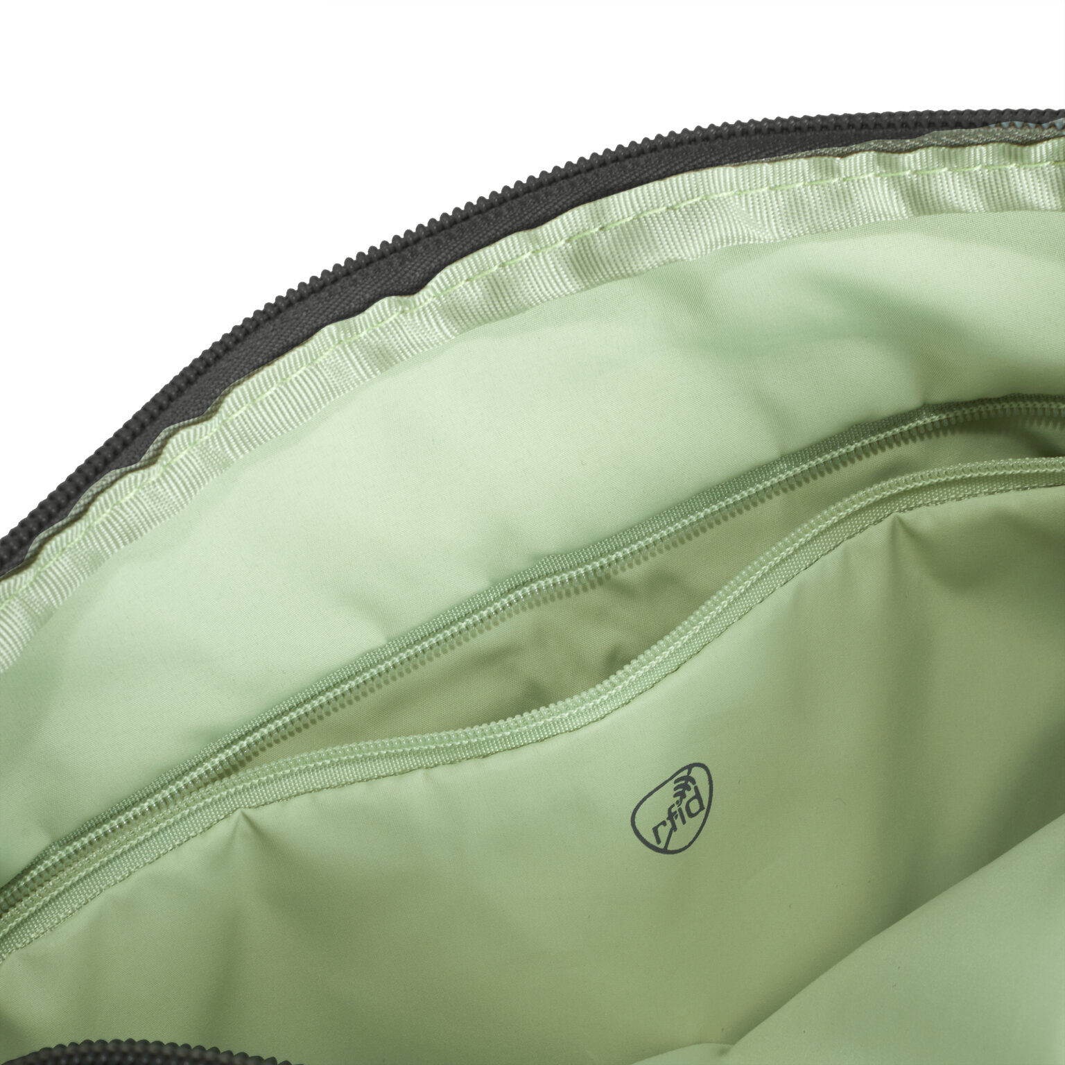 RFID-beschermd binnenvak van de Travelon Roam brede crossbody tas in zwart