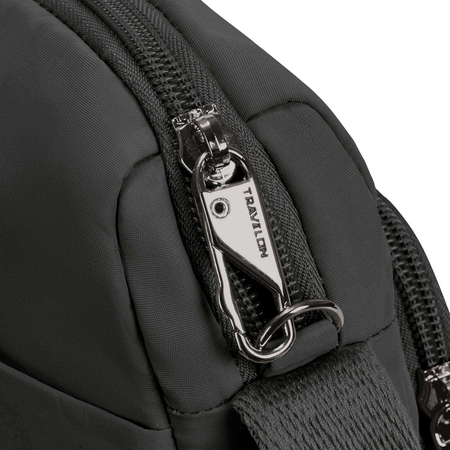 Vergrendelbare ritstrekkers van de Travelon Roam brede crossbody tas in zwart