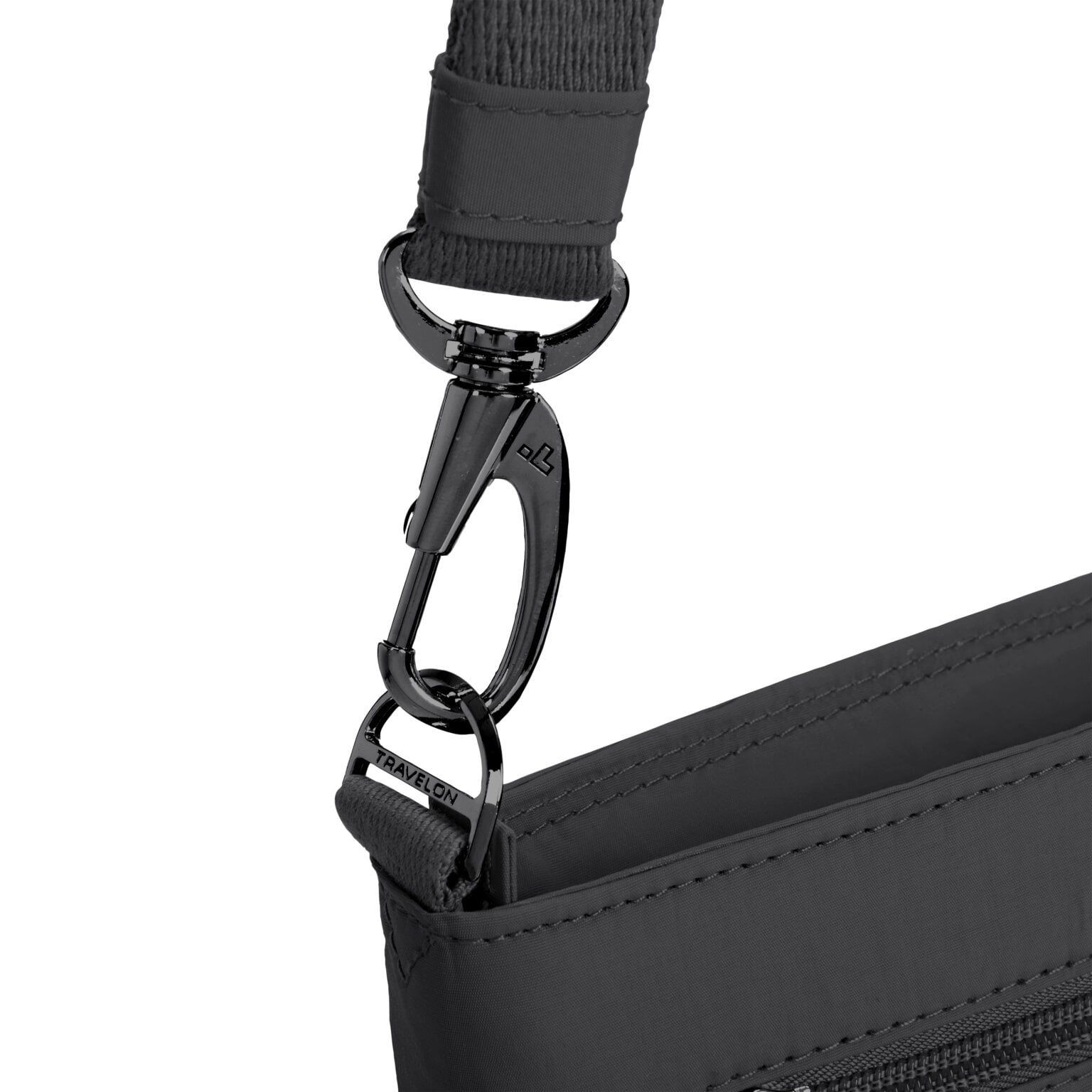 Lockdown-bevestiging van de schouderband van de Travelon Roam kleine crossbody tas in zwart