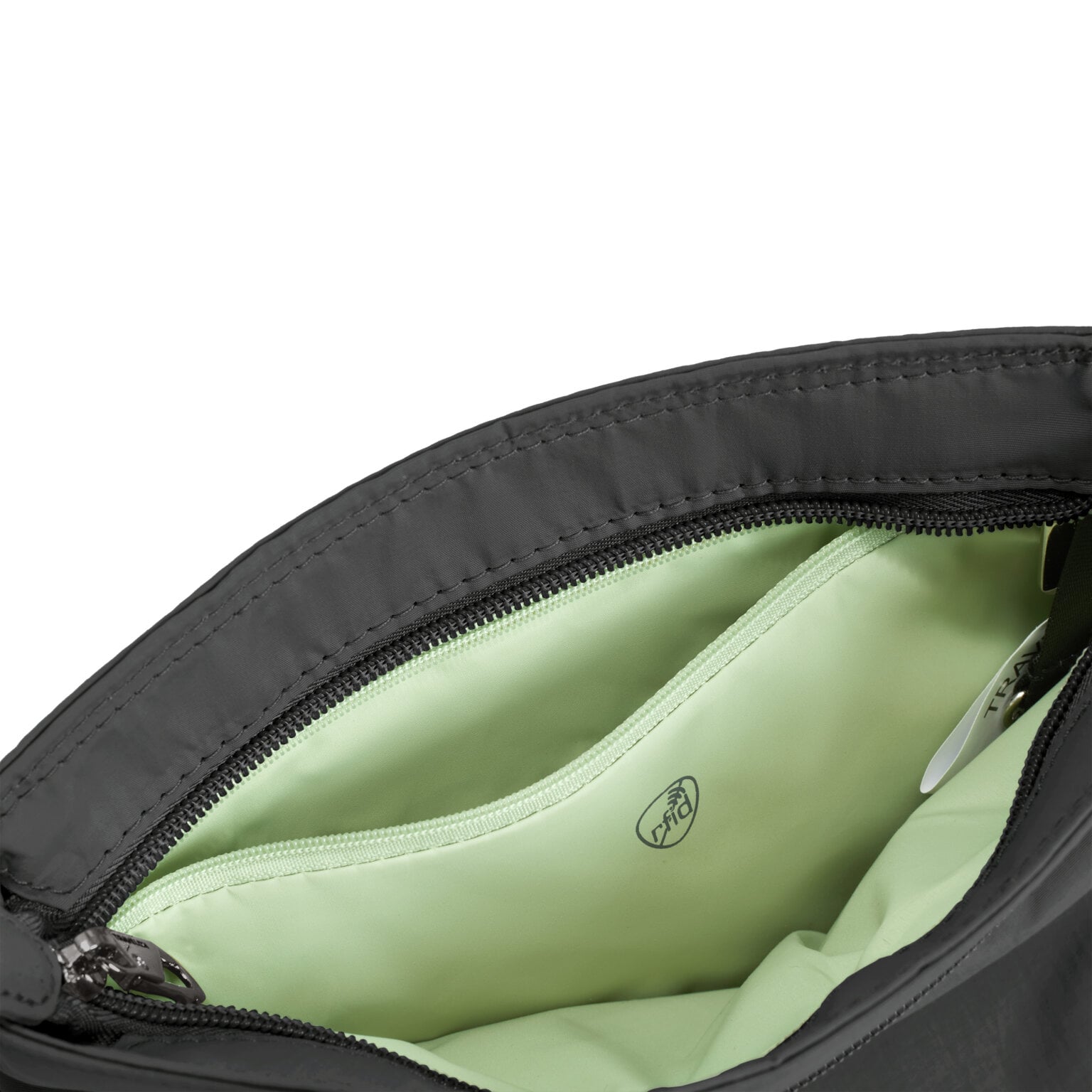 RFID-beschermd binnenvak van de Travelon Roam kleine crossbody tas in zwart