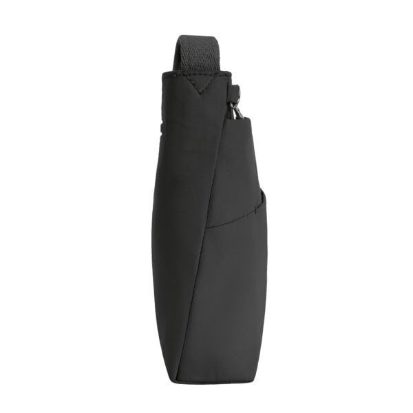 Zijkant van de Travelon Roam kleine crossbody tas in zwart