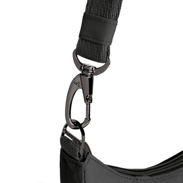 Lockdown-bevestiging van de schouderband van de Travelon Roam medium crossbody tas in zwart