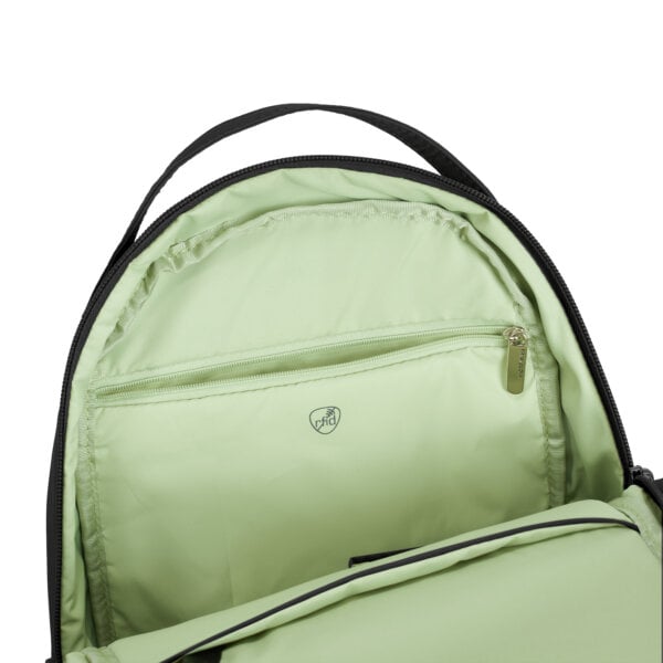 Binnenvak met rits van de Travelon Roam sling backpack in zwart