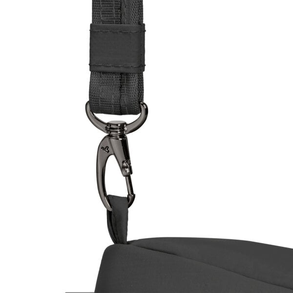 Lockdown-bevestiging van de schouderband van de Travelon Roam sling backpack in zwart